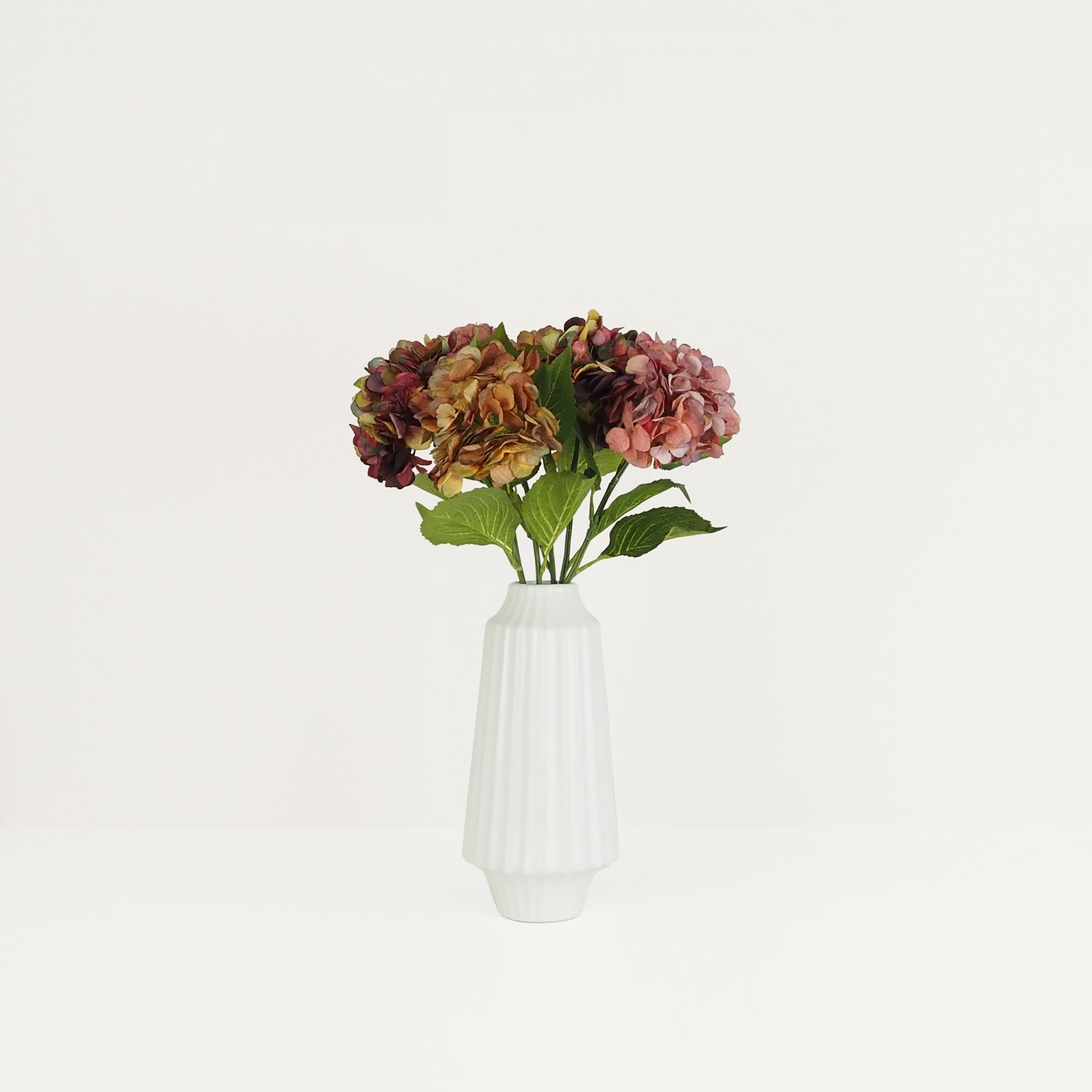 Hortensia artificiel en tige 63cm lot de 3 dans un vase blanc