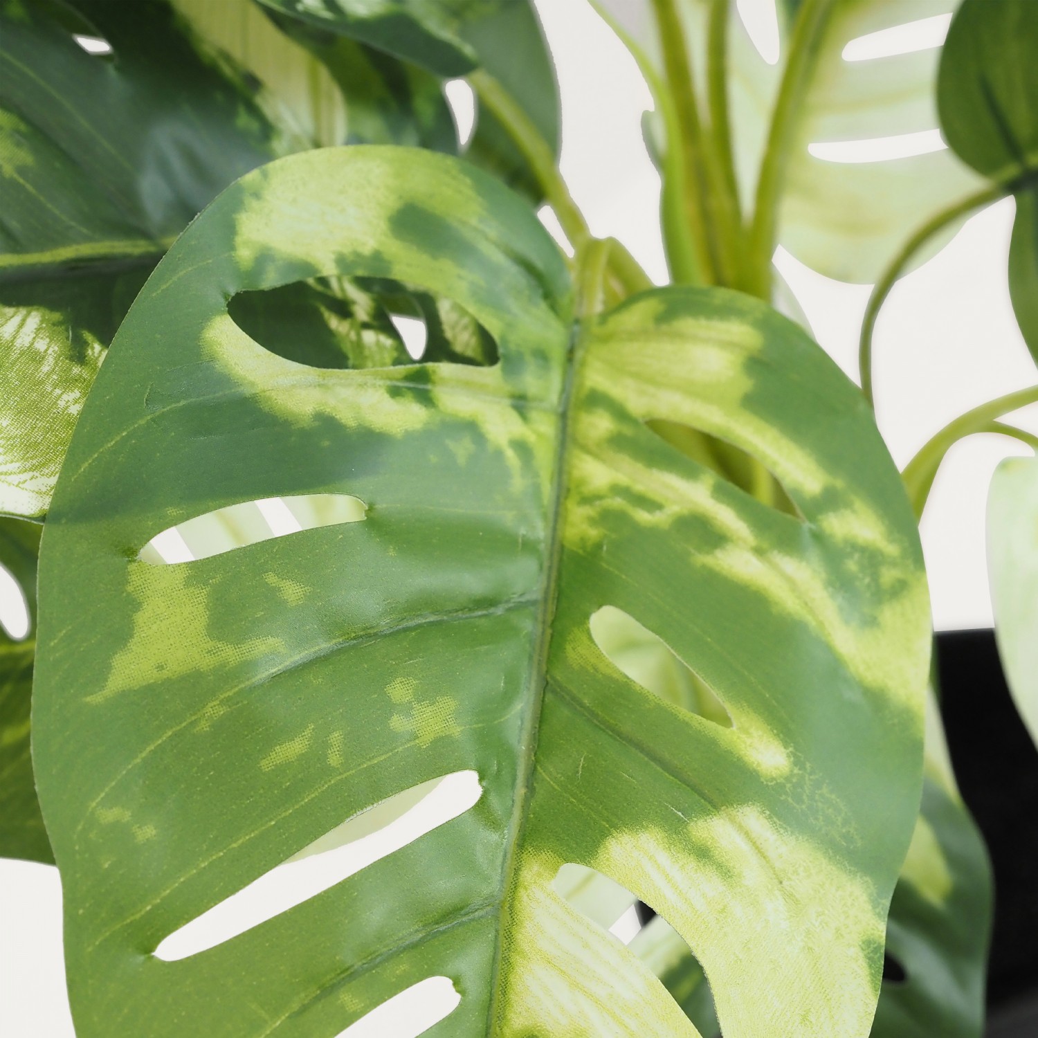 Monstera artificiel toucher naturel 50cm focus zoom feuilles