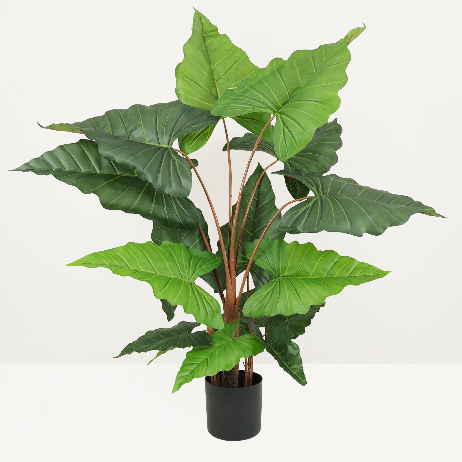 Alocasia artificiel toucher naturel 150cm sur fond beige