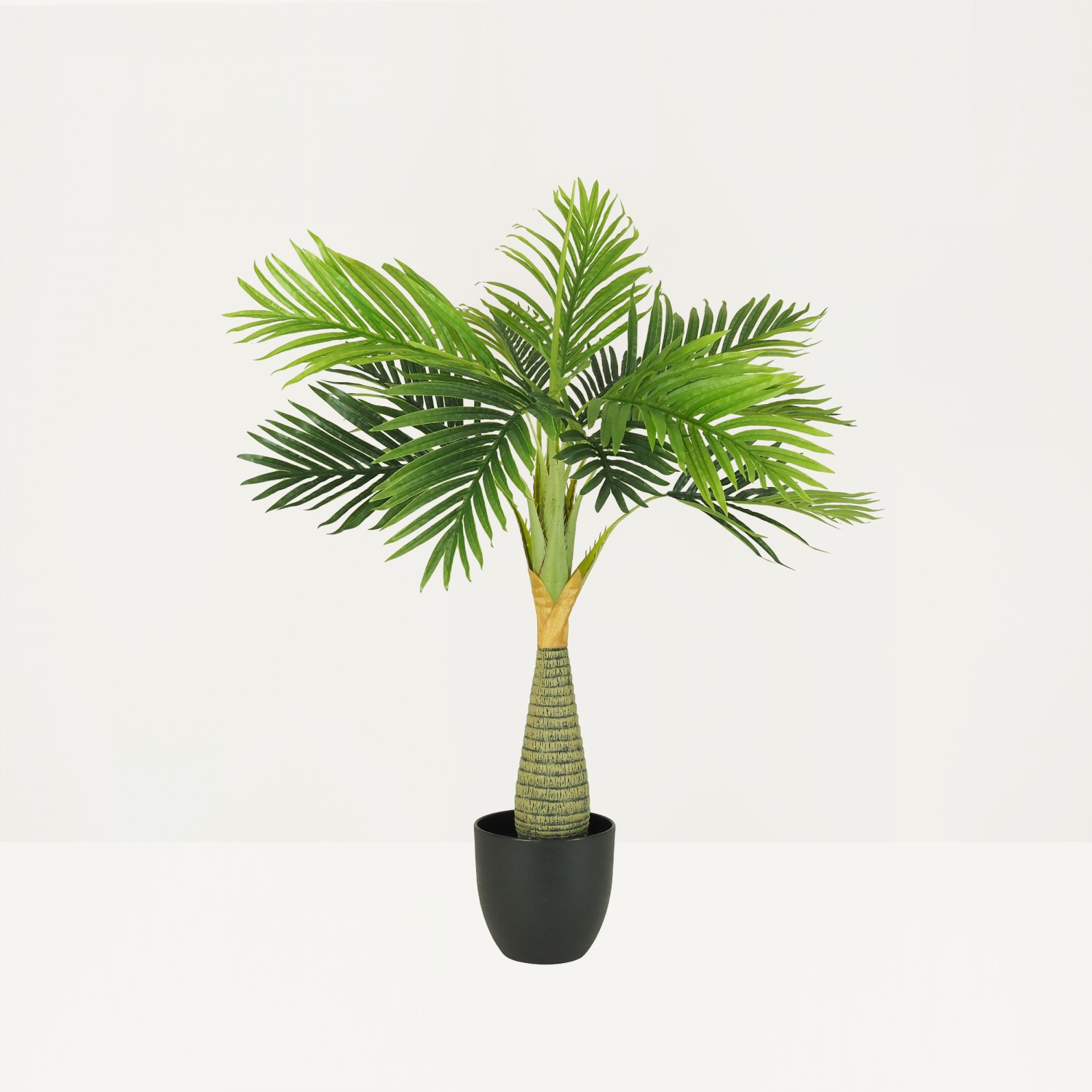 Palmier artificiel areca toucher naturel 90cm sur fond beige