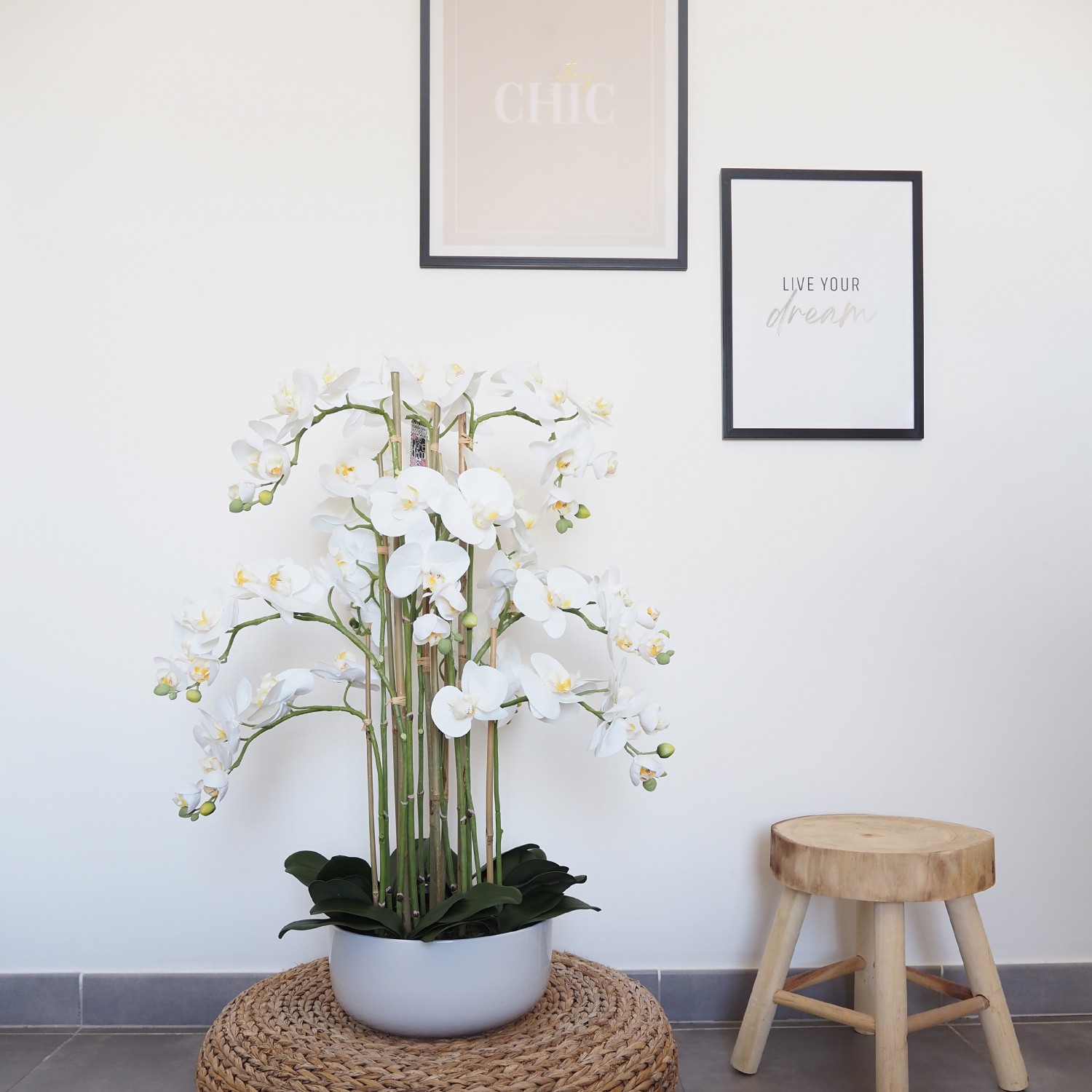 Orchidées artificielles 80cm posé au sol sur une déco
