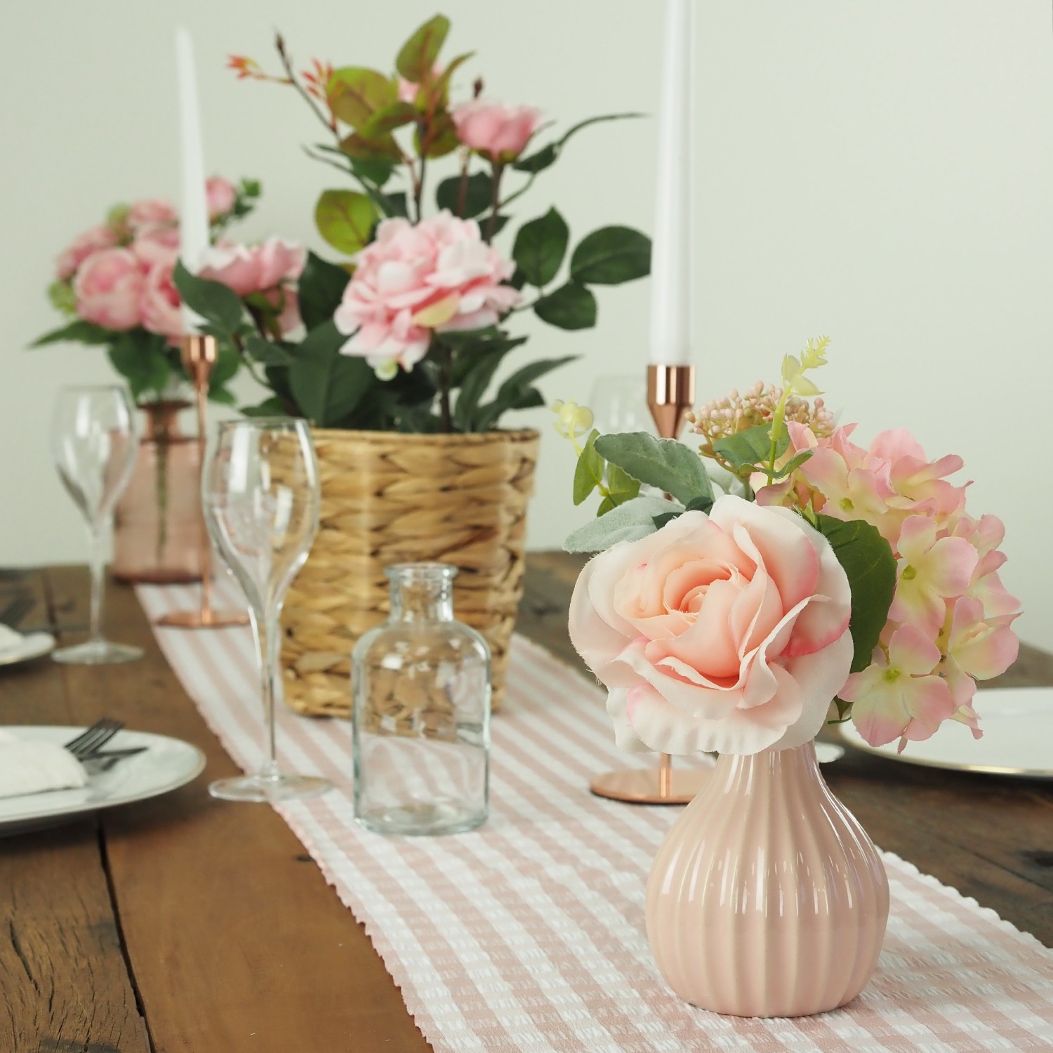 Bouquet artificiel de fleurs roses en pot 25cm lot de 2 en centre de table pour ue réception