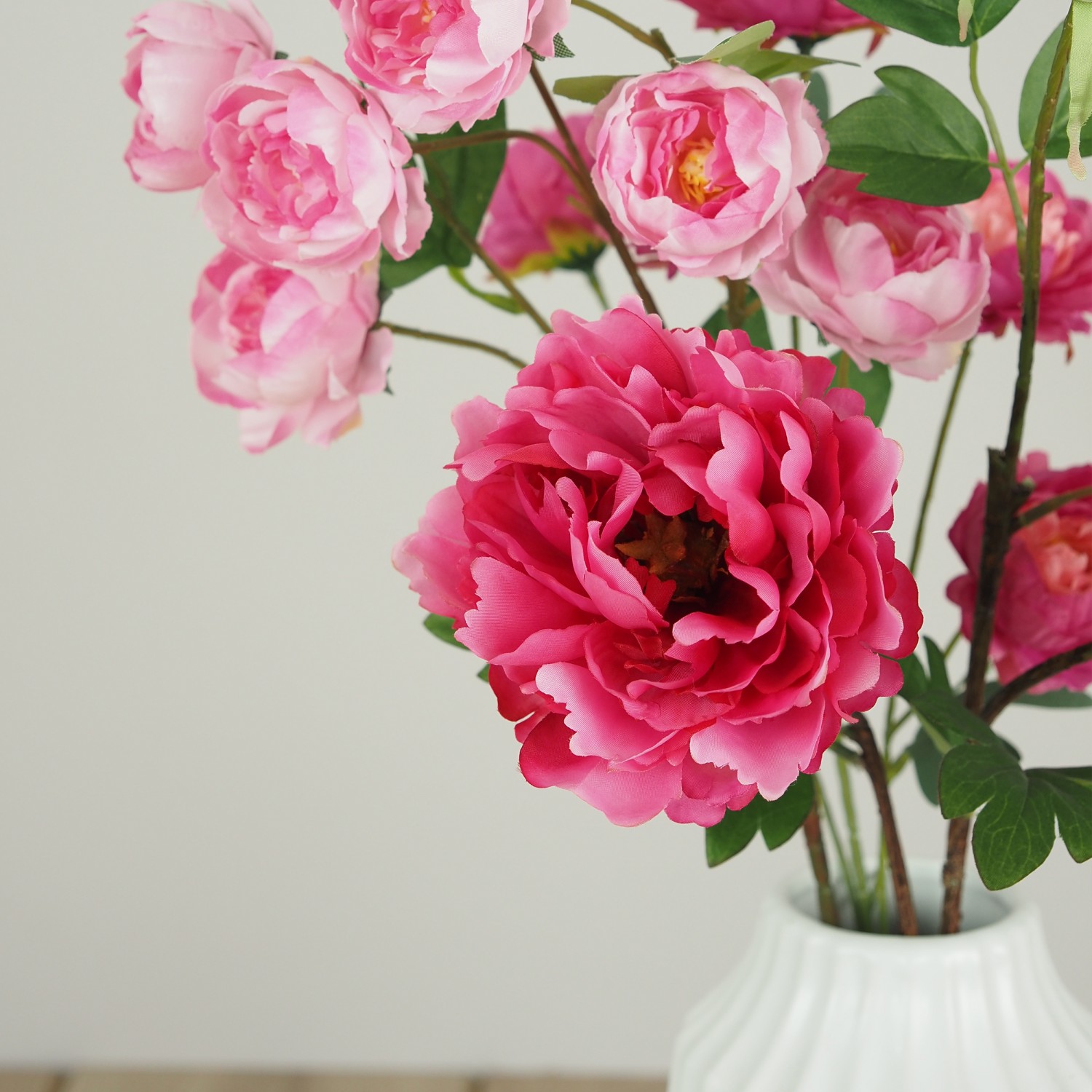 Pivoine artificielle en tige rose 70cm lot de 4 focus zoom fleurs dans le vase