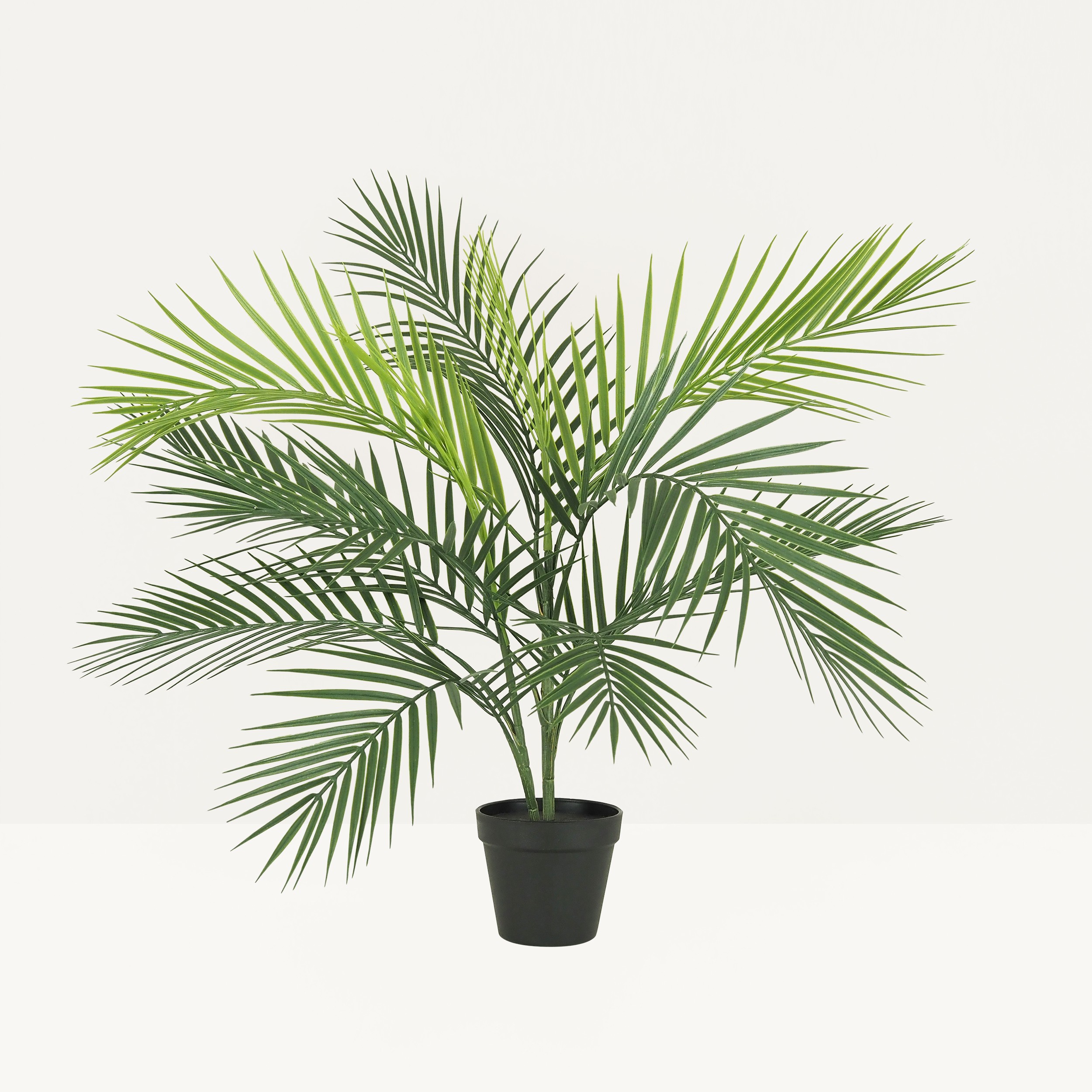 Palmier artificiel areca 73cm sur fond beige