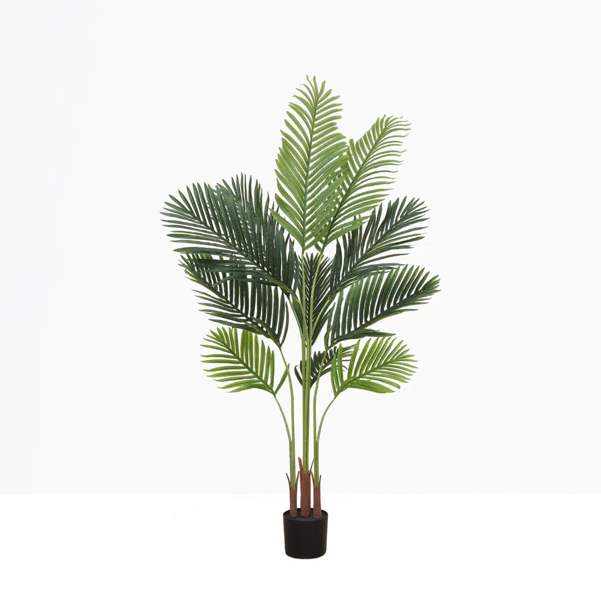 Palmier artificiel 160cm sur fond beige
